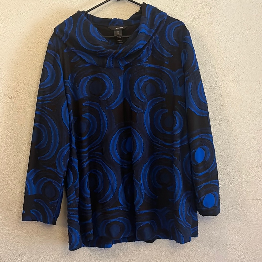 Gorgeous royal blue and black tunic with drape collar